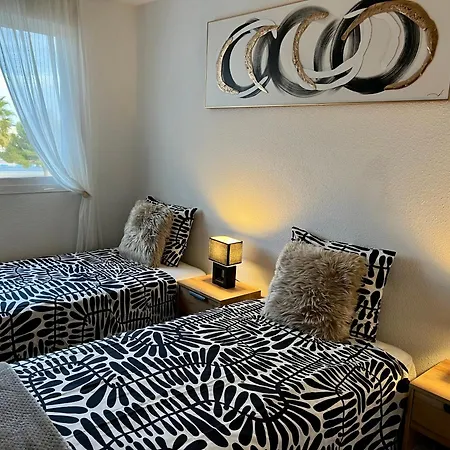 아파트 Lovely With A Sunny Terrace