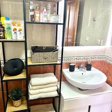 아파트 Lovely With A Sunny Terrace 또레비에하