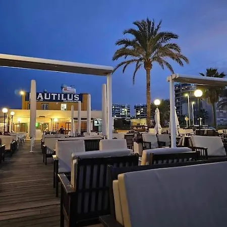 Lovely With A Sunny Terrace 아파트 *