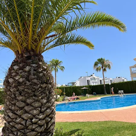 Lovely With A Sunny Terrace Apartamento Torrevieja